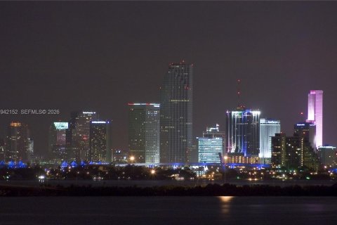 Casa en alquiler en Miami Beach, Florida, 5 dormitorios, 335.28 m2 № 1999073 - foto 30