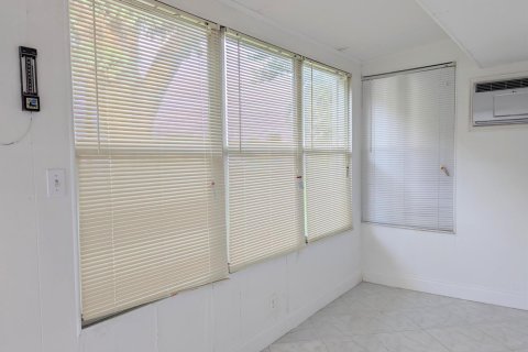 Propiedad comercial en venta en West Palm Beach, Florida, 306.21 m2 № 2434381 - foto 17