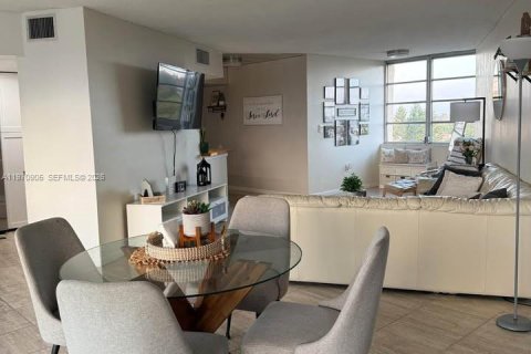 Copropriété à vendre à Lauderhill, Floride: 2 chambres, 107.77 m2 № 2031366 - photo 3