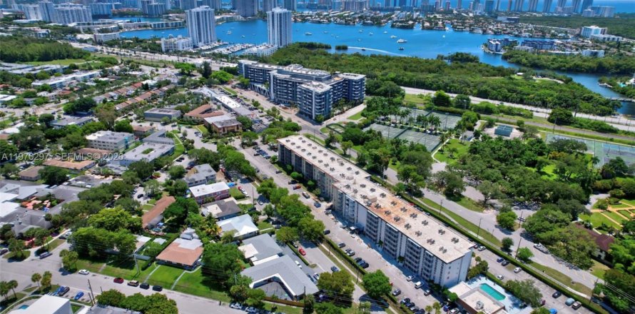 Condo à North Miami Beach, Floride, 1 chambre  № 2046840