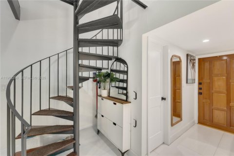 Townhouse in Miami, Florida 2 bedrooms, 81.38 sq.m. № 2026089 - photo 11