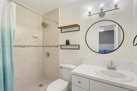 Townhouse in Miami, Florida 2 bedrooms, 81.38 sq.m. № 2026089 - photo 19