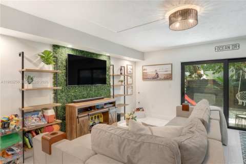 Townhouse in Miami, Florida 2 bedrooms, 81.38 sq.m. № 2026089 - photo 9