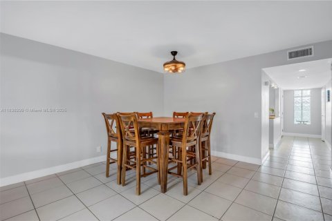 Condo in Weston, Florida, 2 bedrooms  № 1874741 - photo 18
