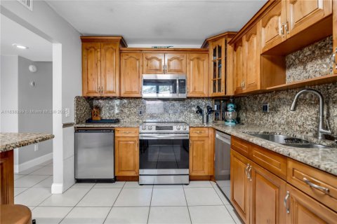 Condo in Weston, Florida, 2 bedrooms  № 1874741 - photo 2