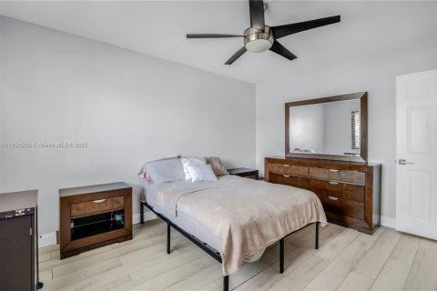 Condo in Weston, Florida, 2 bedrooms  № 1874741 - photo 15