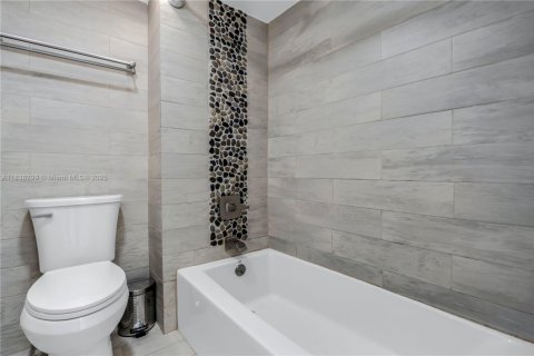 Condo in Weston, Florida, 2 bedrooms  № 1874741 - photo 11