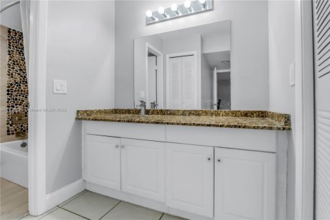 Condo in Weston, Florida, 2 bedrooms  № 1874741 - photo 13