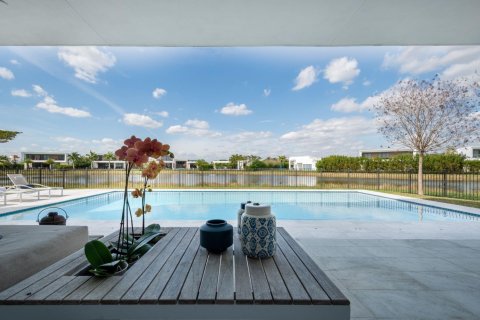 House in Weston, Florida 5 bedrooms, 399.57 sq.m. № 1016084 - photo 1