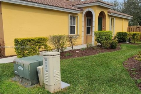 Touwnhouse à louer à Homestead, Floride: 3 chambres, 120.59 m2 № 1951070 - photo 3