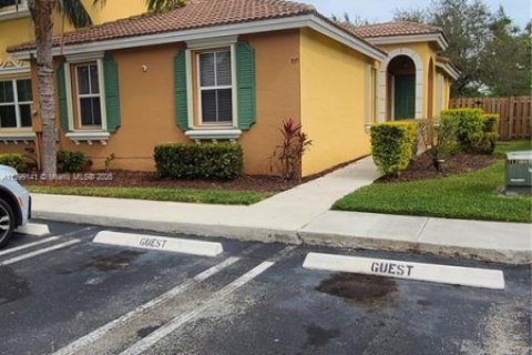 Touwnhouse à louer à Homestead, Floride: 3 chambres, 120.59 m2 № 1951070 - photo 2