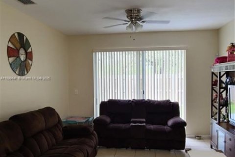 Touwnhouse à louer à Homestead, Floride: 3 chambres, 120.59 m2 № 1951070 - photo 6