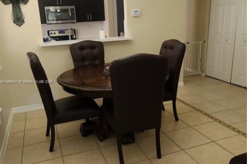 Touwnhouse à louer à Homestead, Floride: 3 chambres, 120.59 m2 № 1951070 - photo 9