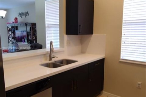 Touwnhouse à louer à Homestead, Floride: 3 chambres, 120.59 m2 № 1951070 - photo 16