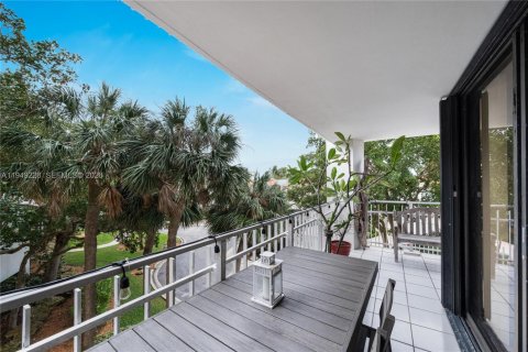 Condo in Miami, Florida, 2 bedrooms № 2079467 - photo 24