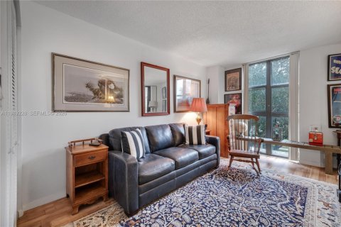 Condo in Miami, Florida, 2 bedrooms № 2079467 - photo 20