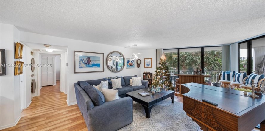 Condo in Miami, Florida, 2 bedrooms № 2079467