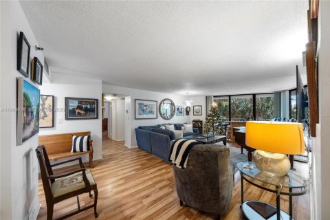Condo in Miami, Florida, 2 bedrooms № 2079467 - photo 2