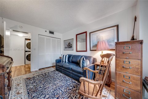 Condo in Miami, Florida, 2 bedrooms № 2079467 - photo 21