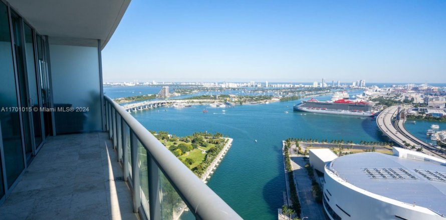 Condominio en Miami, Florida, 1 dormitorio № 1693849