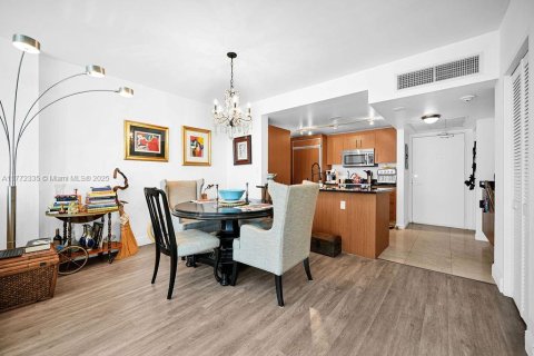 Condo in Bal Harbour, Florida, 1 bedroom  № 1737594 - photo 13