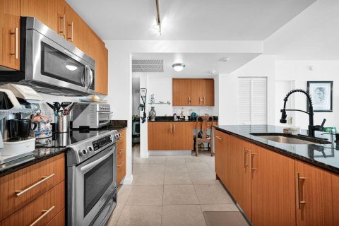 Condo in Bal Harbour, Florida, 1 bedroom  № 1737594 - photo 12