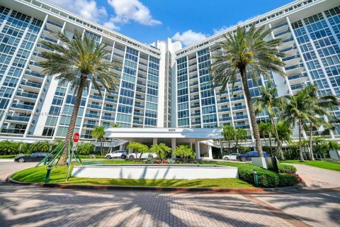 Condo in Bal Harbour, Florida, 1 bedroom  № 1737594 - photo 2
