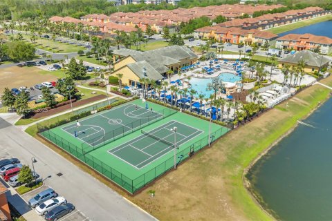 Townhouse in Kissimmee, Florida 4 bedrooms, 176.89 sq.m. № 1865484 - photo 28