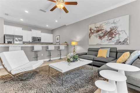 Townhouse in Kissimmee, Florida 4 bedrooms, 176.89 sq.m. № 1865484 - photo 5