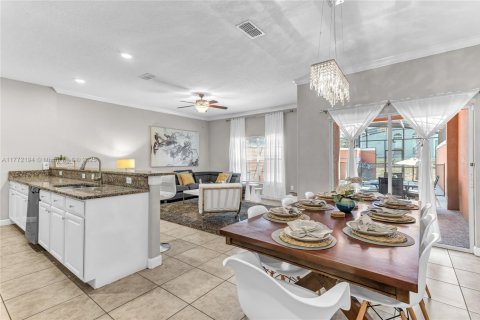 Townhouse in Kissimmee, Florida 4 bedrooms, 176.89 sq.m. № 1865484 - photo 4