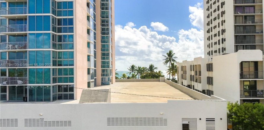 Condominio en Miami Beach, Florida, 2 dormitorios № 1661266