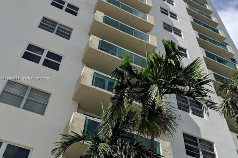 Condominio en alquiler en Hollywood, Florida, 1 dormitorio, 84.17 m2 № 2006445 - foto 8