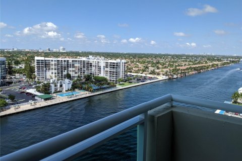 Condominio en alquiler en Hollywood, Florida, 1 dormitorio, 84.17 m2 № 2006445 - foto 3