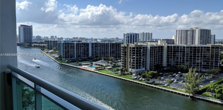 Condominio en Hollywood, Florida, 1 dormitorio  № 2006445