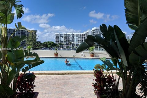 Condominio en alquiler en Hollywood, Florida, 1 dormitorio, 84.17 m2 № 2006445 - foto 6