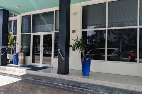 Condominio en alquiler en Hollywood, Florida, 1 dormitorio, 84.17 m2 № 2006445 - foto 7