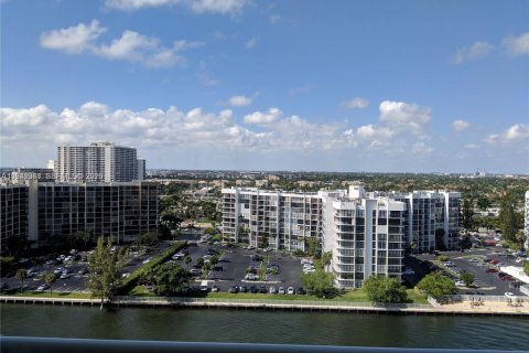 Condominio en alquiler en Hollywood, Florida, 1 dormitorio, 84.17 m2 № 2006445 - foto 2