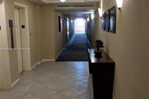 Condominio en alquiler en Hollywood, Florida, 1 dormitorio, 84.17 m2 № 2006445 - foto 24