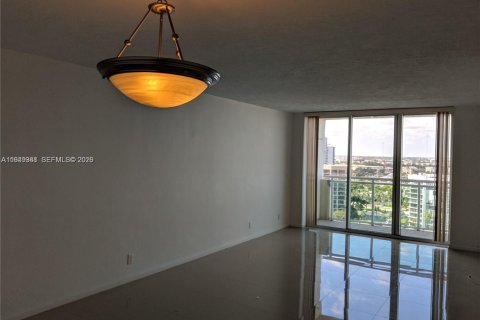 Condominio en alquiler en Hollywood, Florida, 1 dormitorio, 84.17 m2 № 2006445 - foto 17