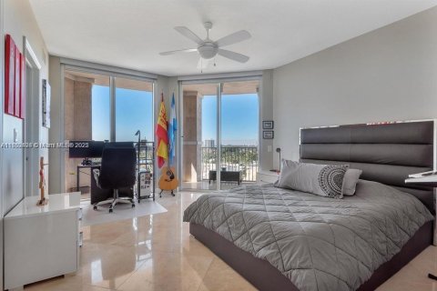 Condo in Lauderdale-by-the-Sea, Florida, 4 bedrooms  № 2012227 - photo 30