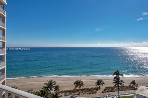 Condo in Lauderdale-by-the-Sea, Florida, 4 bedrooms  № 2012227 - photo 16