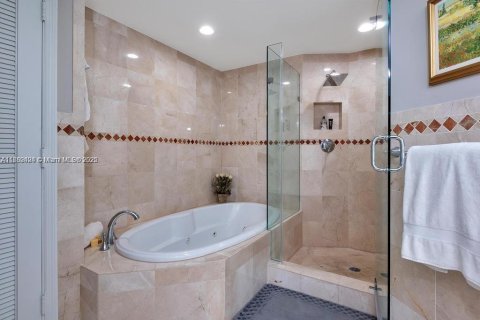 Condo in Lauderdale-by-the-Sea, Florida, 4 bedrooms  № 2012227 - photo 11