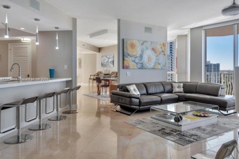 Condo in Lauderdale-by-the-Sea, Florida, 4 bedrooms  № 2012227 - photo 25