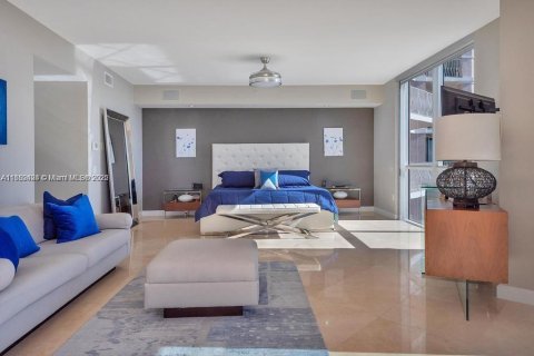 Condo in Lauderdale-by-the-Sea, Florida, 4 bedrooms  № 2012227 - photo 9