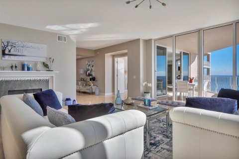 Condo in Lauderdale-by-the-Sea, Florida, 4 bedrooms  № 2012227 - photo 5