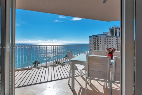 Condo in Lauderdale-by-the-Sea, Florida, 4 bedrooms  № 2012227 - photo 12
