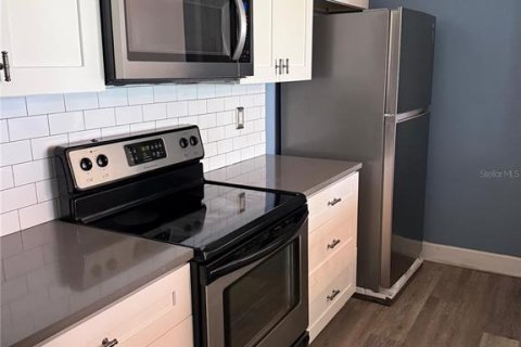 Touwnhouse à louer à Brandon, Floride: 2 chambres, 109.44 m2 № 2150463 - photo 3