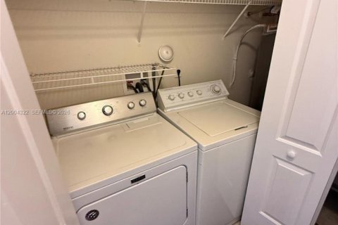 Condo in West Palm Beach, Florida, 1 bedroom  № 2068818 - photo 5