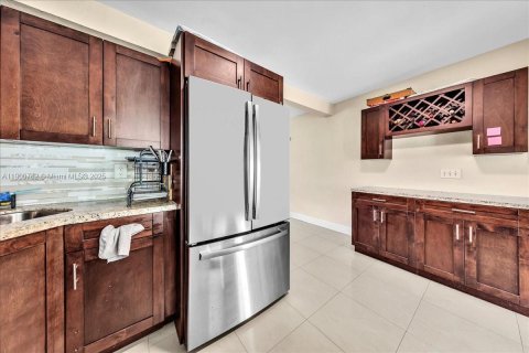 Villa ou maison à vendre à North Miami, Floride: 3 chambres, 129.6 m2 № 1952190 - photo 19