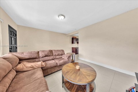Villa ou maison à vendre à North Miami, Floride: 3 chambres, 129.6 m2 № 1952190 - photo 6
